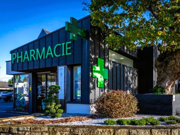 Extension & rénovation d'une pharmacie / Ploeren 56